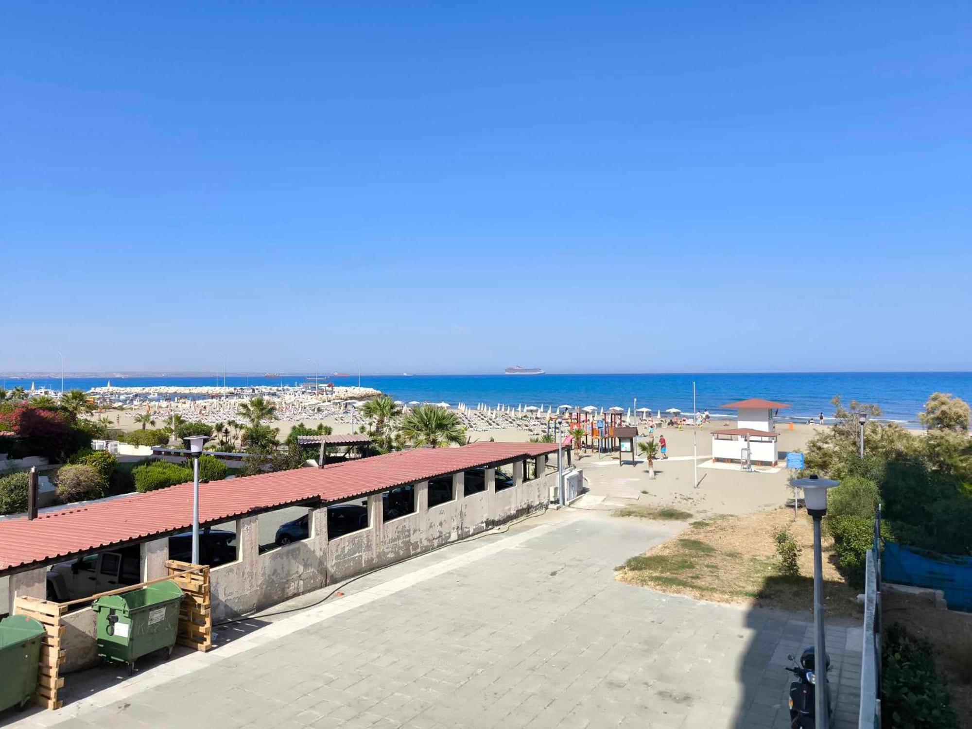 13 Sandy Beach Mackenzie Lárnaca Exterior foto